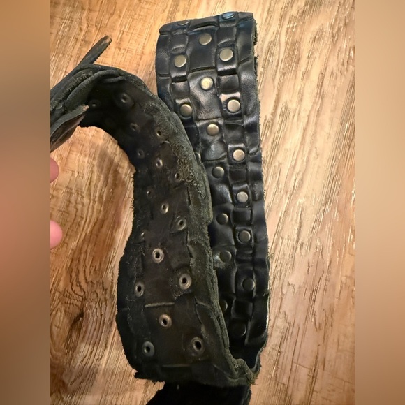 Black Leather Belt with Brass Buckle &  Rivets all around - Picture 4 of 10